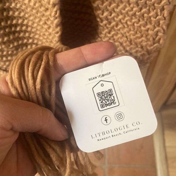 NWT cozy knit scarf - Picture 3 of 6